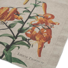 Load image into Gallery viewer, Set of 6 Garden Flowers Napkins.