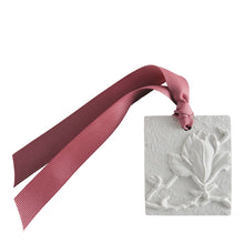 Load image into Gallery viewer, Box of 5 scented decorative plasters.