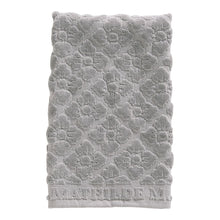 Lade das Bild in den Galerie-Viewer, Guest towel Floral softness.