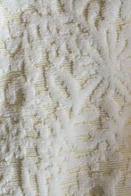 Load image into Gallery viewer, Guest Towel Golden Thread.