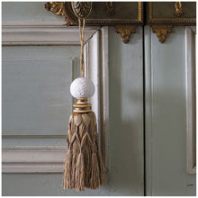 Load image into Gallery viewer, Fleur Royale scented pompom - Cotton Flower.