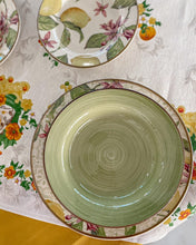 Lade das Bild in den Galerie-Viewer, VELA ZAGARA 18-Piece Mediterranean Lemon Porcelain Stoneware Dinner Set for 6.