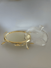 Lade das Bild in den Galerie-Viewer, Elevated Gold Leaf Cake Plate With Glass Dome.