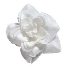 Lade das Bild in den Galerie-Viewer, Box of 3 White Flowers Soap in Petals
