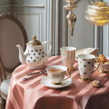 Lade das Bild in den Galerie-Viewer, Mug Madame de Récamier - Gilded polka-dot
