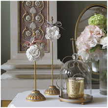 Lade das Bild in den Galerie-Viewer, Glasglocke mit Metallsockel Fleur D&#39;Or Kerze
