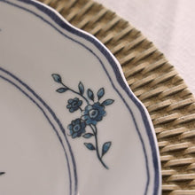 Load image into Gallery viewer, CAPPETTATA HERITAGE FLORALS 18-Piece Blue Floral Porcelain Dinner Set for 6.

