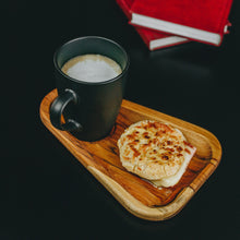 Lade das Bild in den Galerie-Viewer, Porzellantasse 350ml und Holzuntertasse 22x15x11cm
