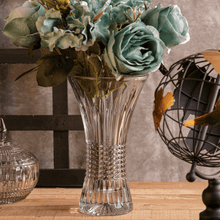 Lade das Bild in den Galerie-Viewer, Queen Crystal Vase
