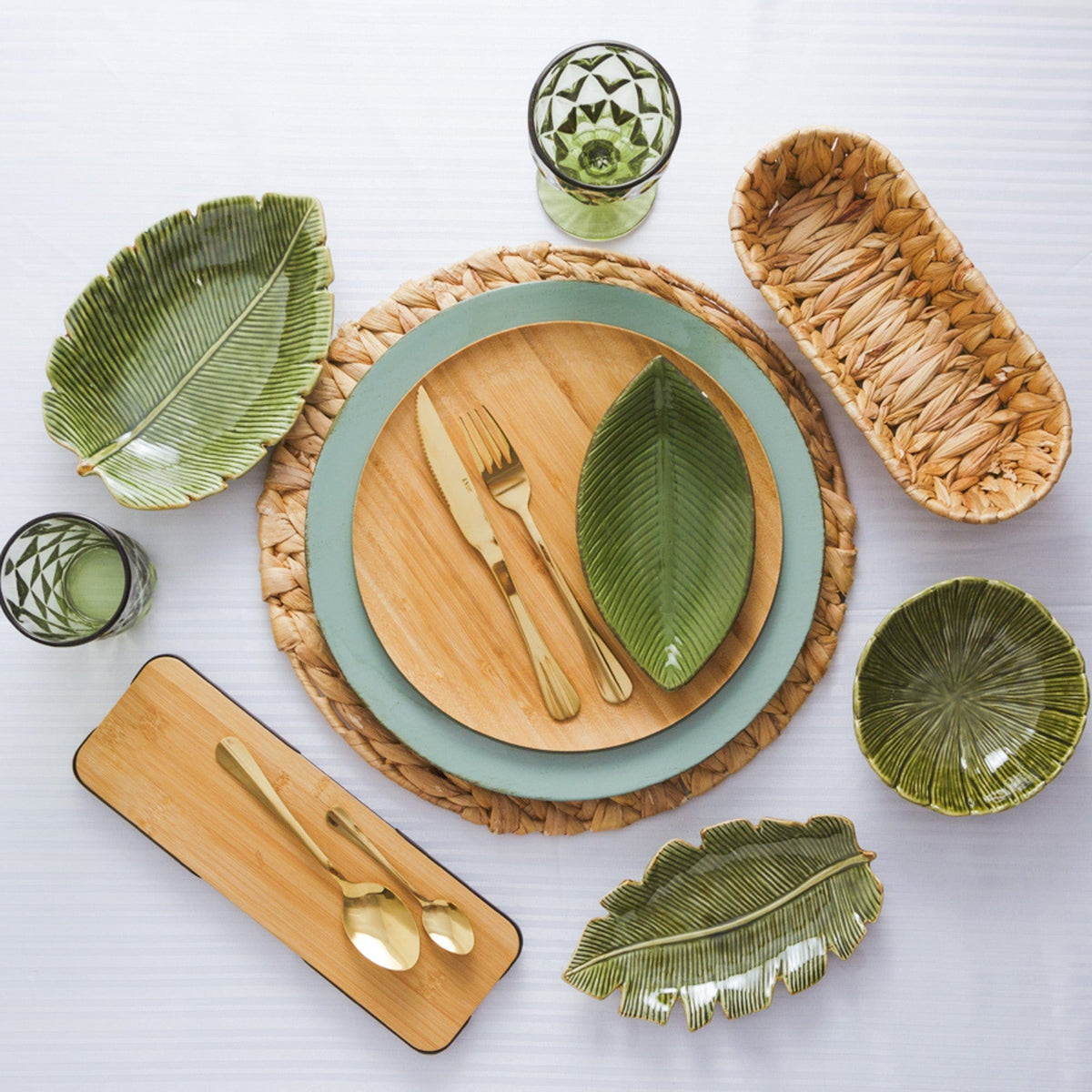 Ceramic Banana Leaf Bowl 16x16x9.5cm.