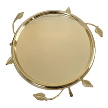 Lade das Bild in den Galerie-Viewer, Erhöhte Blattgold-Kuchenplatte mit Glaskuppel
